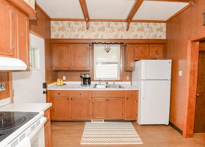 Unique Two Story With A Vintage Flare Holiday home *