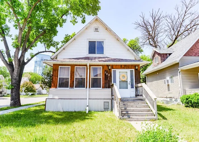Unique Two Story With A Vintage Flare Holiday home Fargo