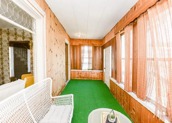 Unique Two Story With A Vintage Flare Holiday home Fargo